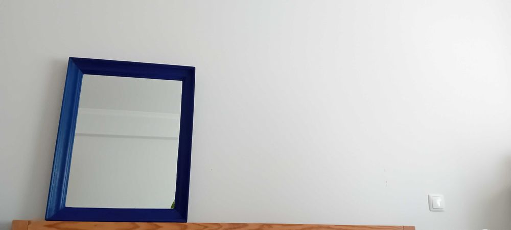 Espelho com Moldura em Madeira pintada de Azul 72 x 56 cm!