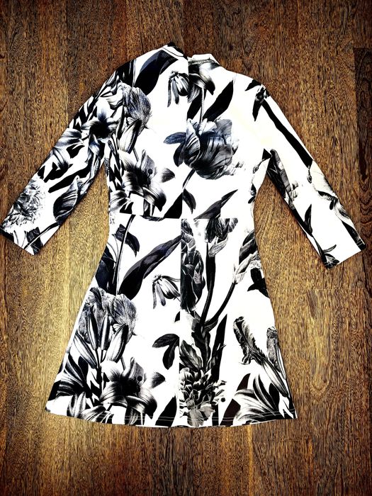 Vestido curto preto e branco