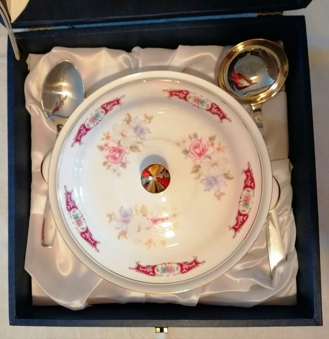 Terrina, prato, colher e concha