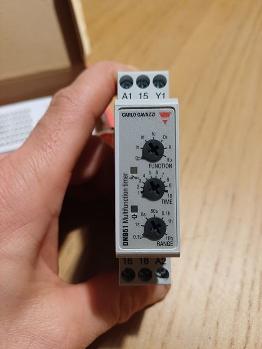 Przekaźnik czasowy DMB 51 C M24 CARLO  GAVAZZI