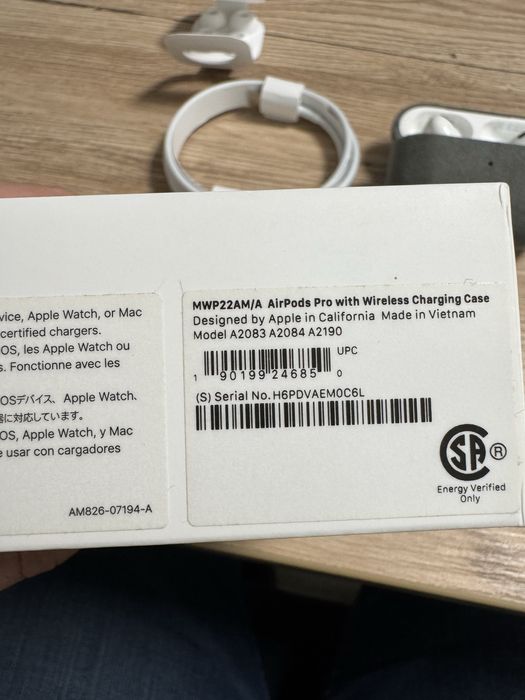 Продам оригінальні Airpods pro 1