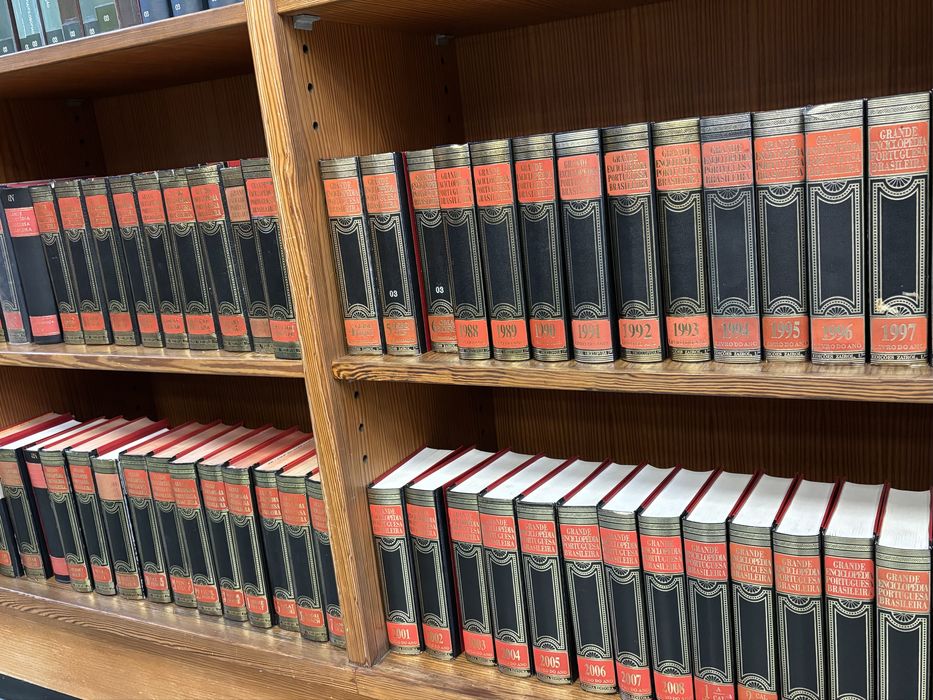 Grande Enciclopédia Portuguesa e Brasileira,  53 volumes