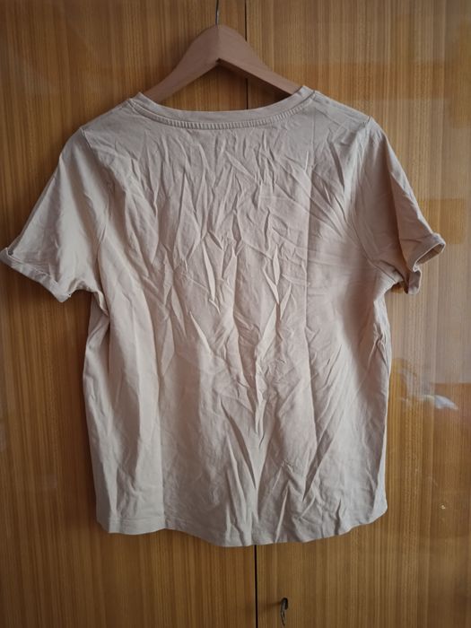T-shirt damski w kremowym kolorze