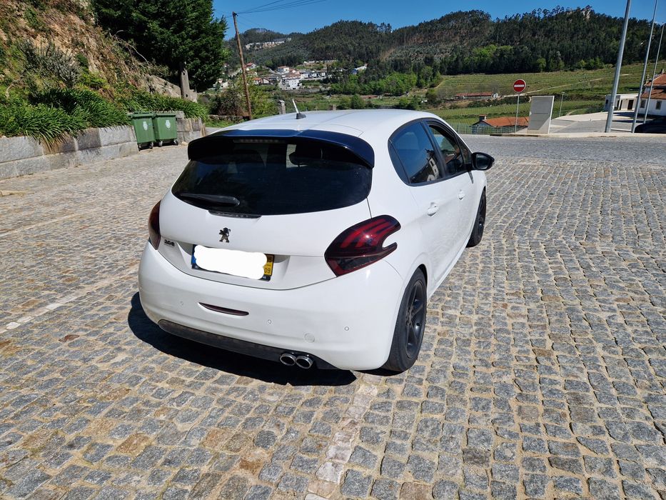 Peugeot 208 — fotografia 2