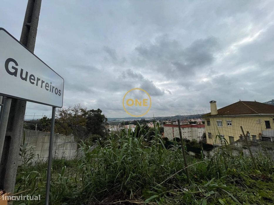 Terreno Urbano de 400m2 para Construção em Guerreiros, Loures