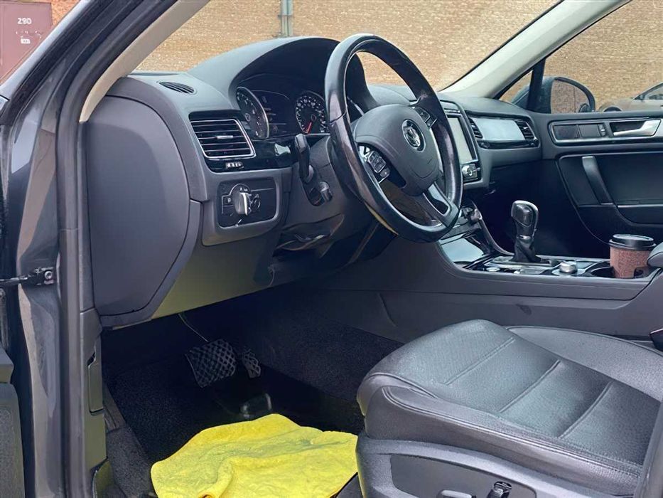 Volkswagen Touareg      2015