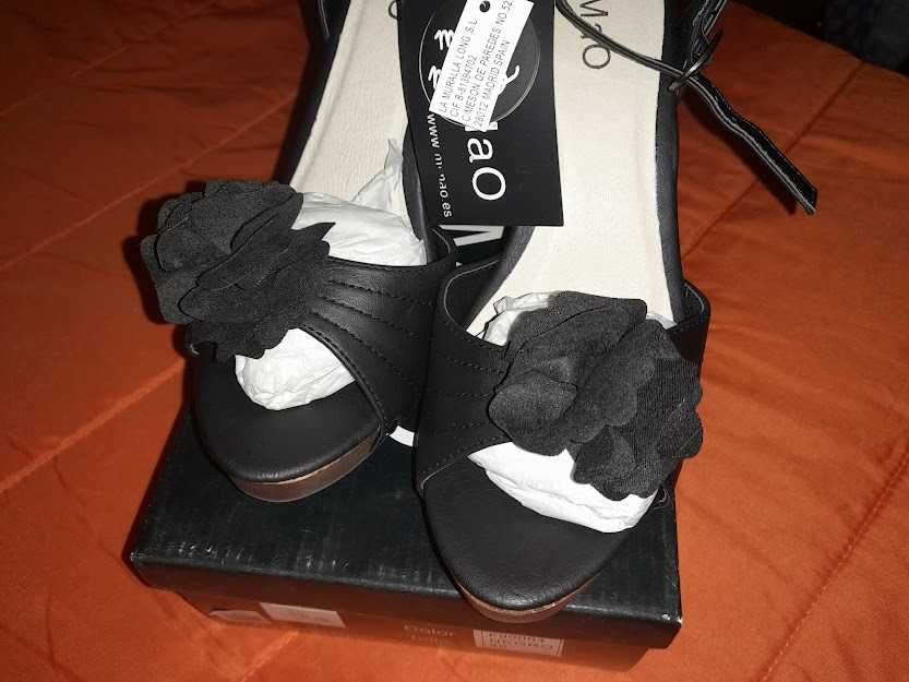 Sandálias - Tamanho 40 - novas