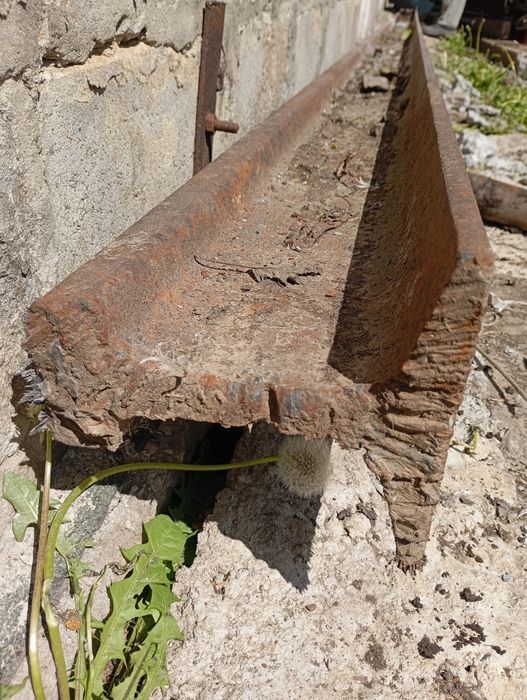 Рельса в хорошем состоянии, длинная