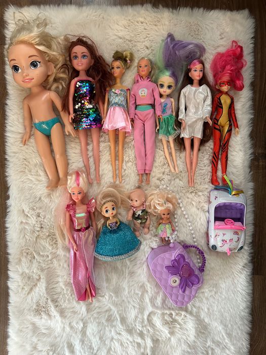 Zestaw lalek jak Barbie i inne lalki