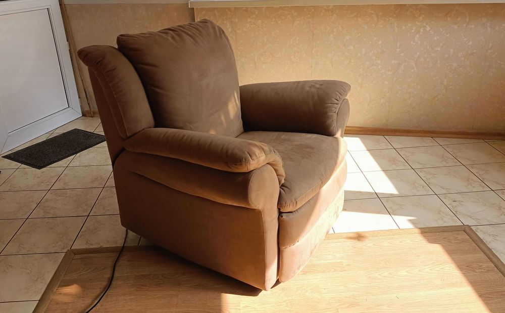 Fotel Natuzzi z funkcją relax (z podnóżkiem, elektrycznie rozkładany)