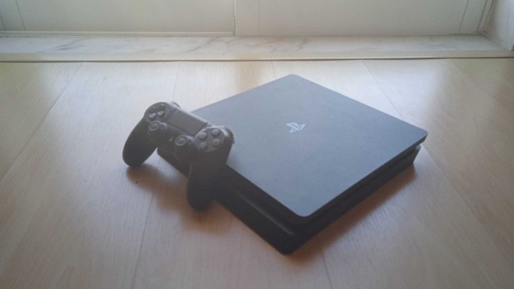 Vendo PlayStation 4 como nova