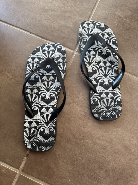 Chinelos marca Hugo