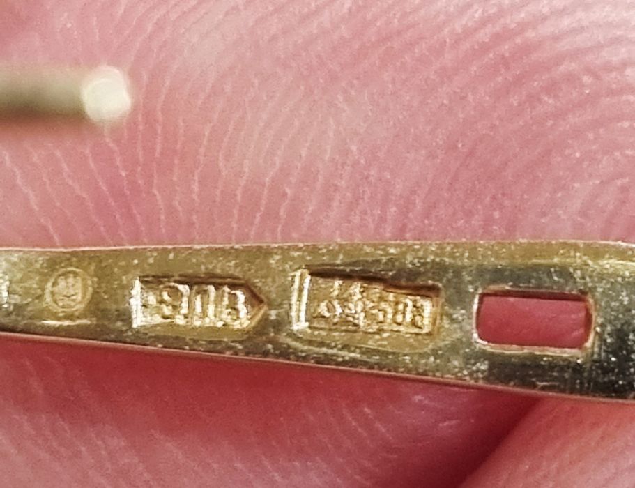 Золоті сережки зі смарагдами. 3,07 грм