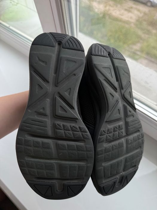 Продам жіночі кросівки Puma