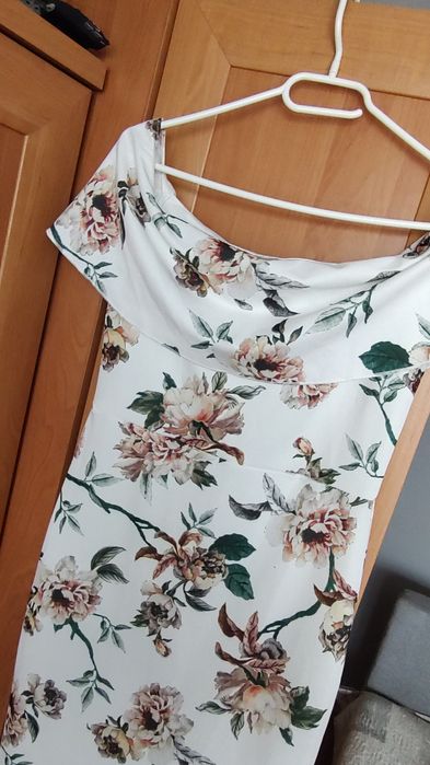 Sukienka midi w kwiaty Boohoo M