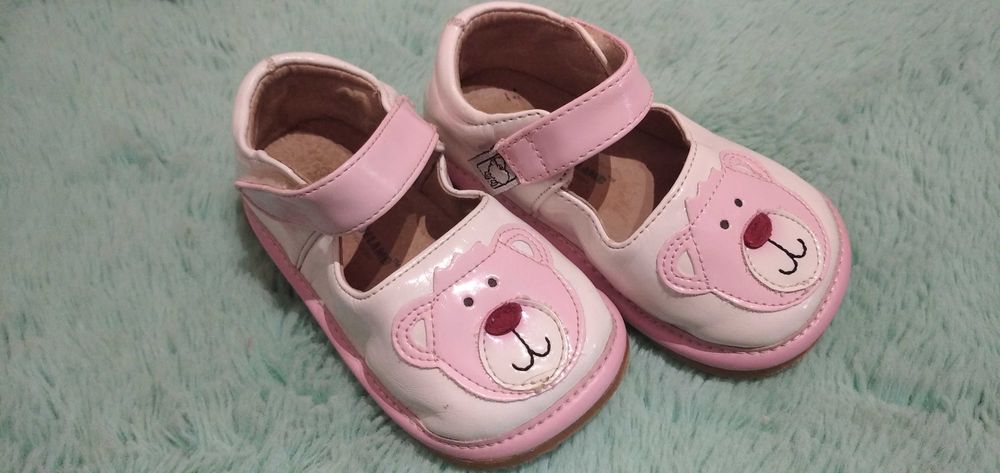 Piszczące buty z misiem rozmiar 23