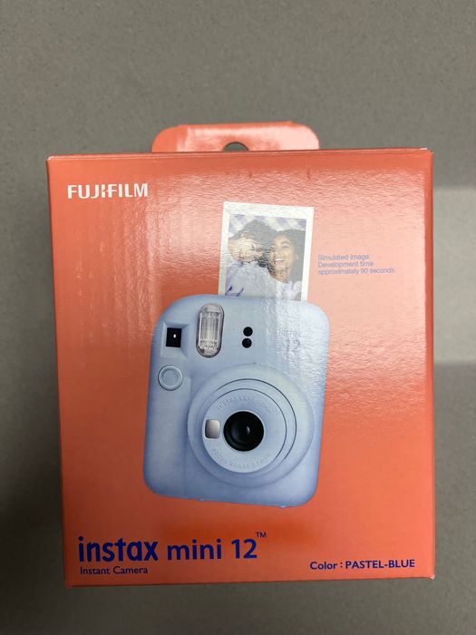 Máquina fotográfica Instax Mini 12 Mini nova, nunca usada.
