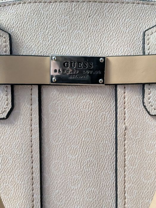 Guess Torebka do ręki handbag twarda oryginalna kuferek pudrowy róż