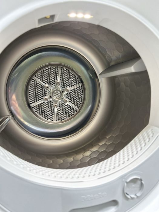 Сушильна машина  MIELE з паром А+++ УКР меню Germany ідеальний стан