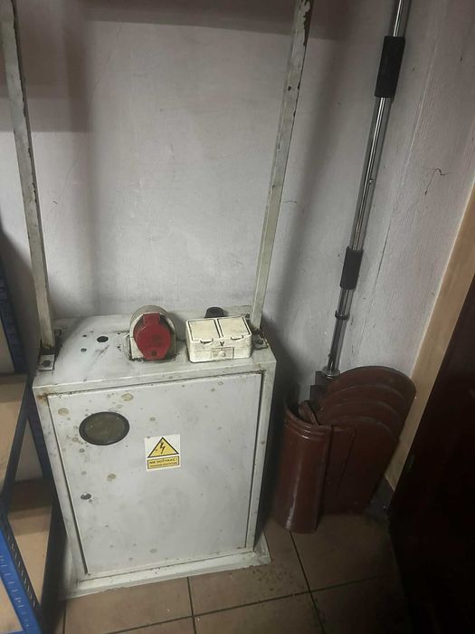 Skrzynka elektryczna budowlana
