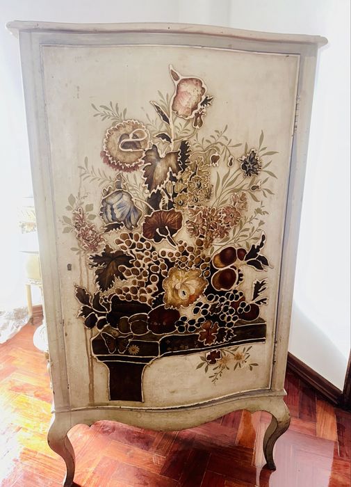 Móvel Bar Luís XV com pintura em relevo
