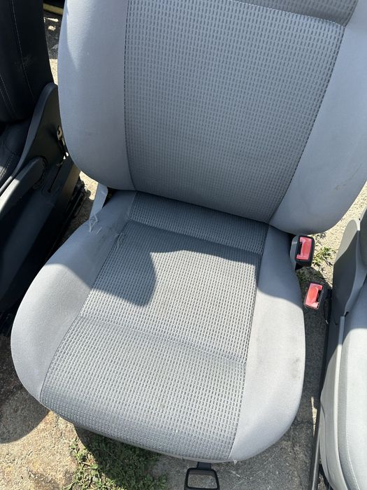 Сидіння Volkswagen Caddy 3 / Передні / Задні