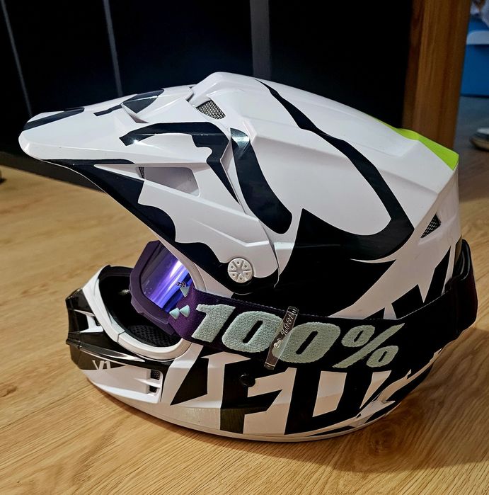 Capacete FOX practicamente novo M