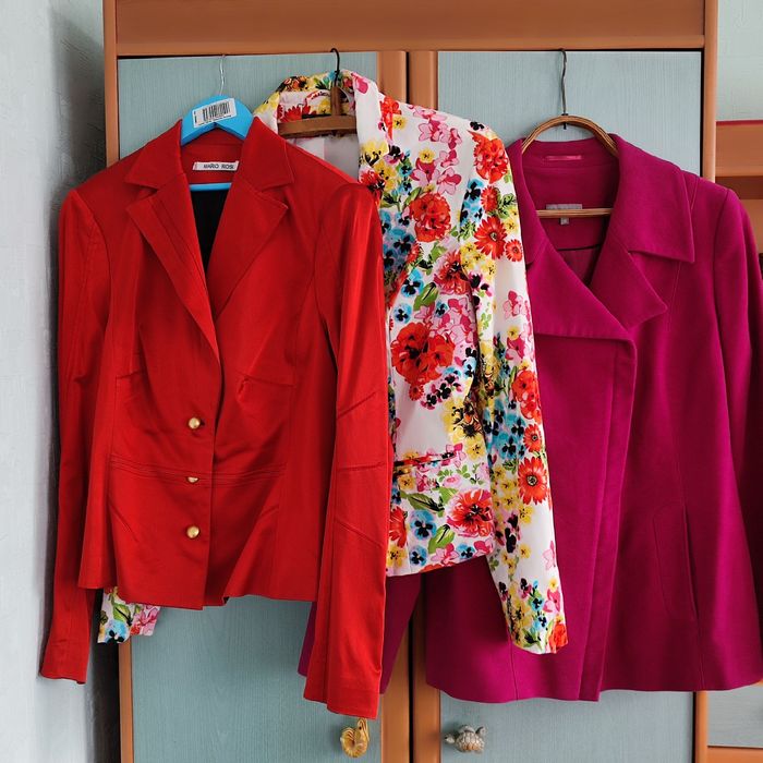 Женские пиджаки и костюм