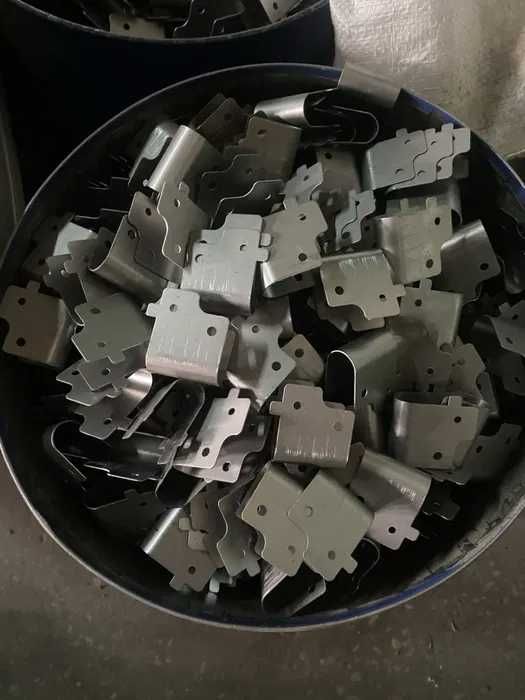 Послуги штампування деталей та виготовлення для них штампів.