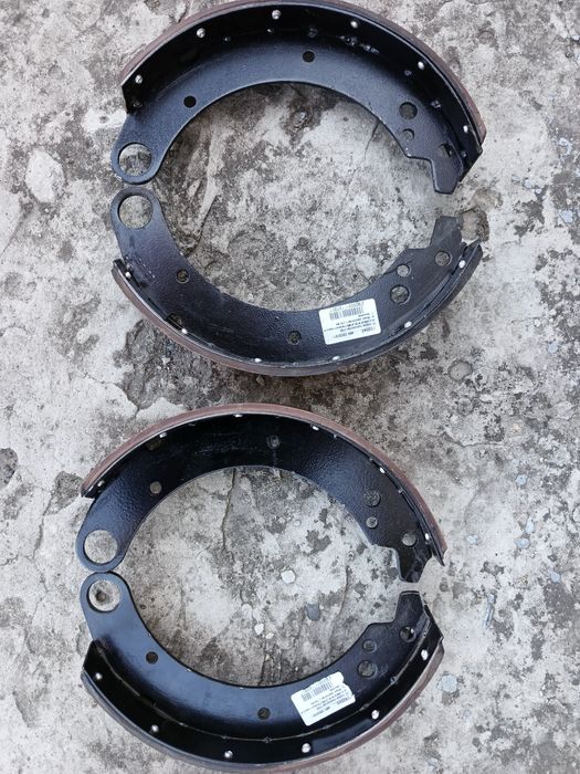 Продам нові гальмівні колодки  УАЗ ( 6 штук)