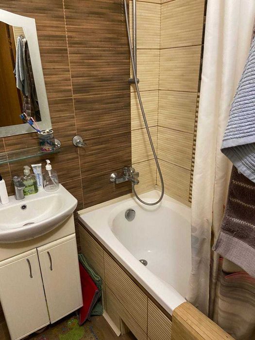 Здається окрема уімната в 3-х кімнатній квартирі