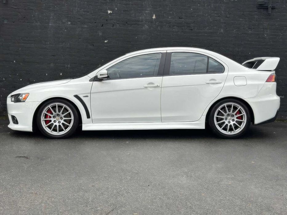 Mitsubishi Lancer Evolution GSR      2014