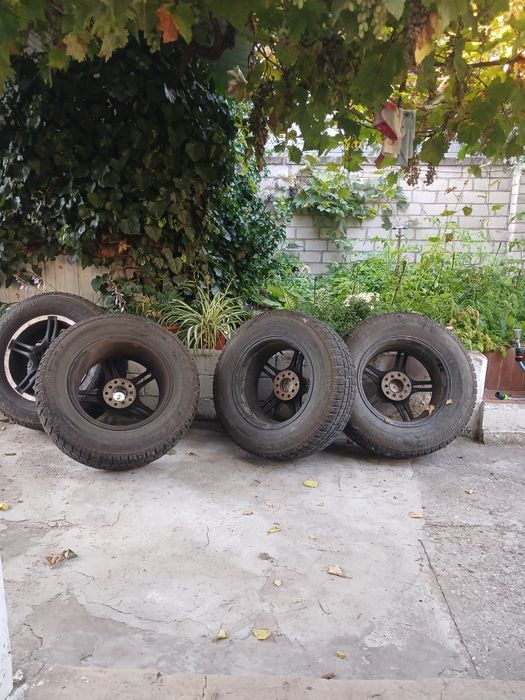 Продаю комплект зимніх коліс R16 5/114,3 .Стояли на NISSAN x-trail T31.