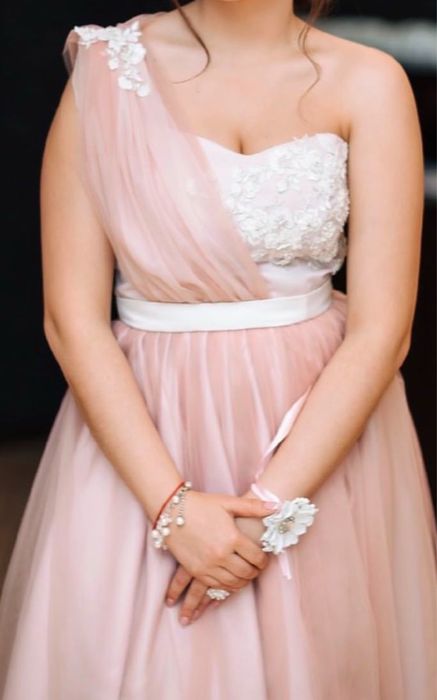 Рожева довга вечірня сукня