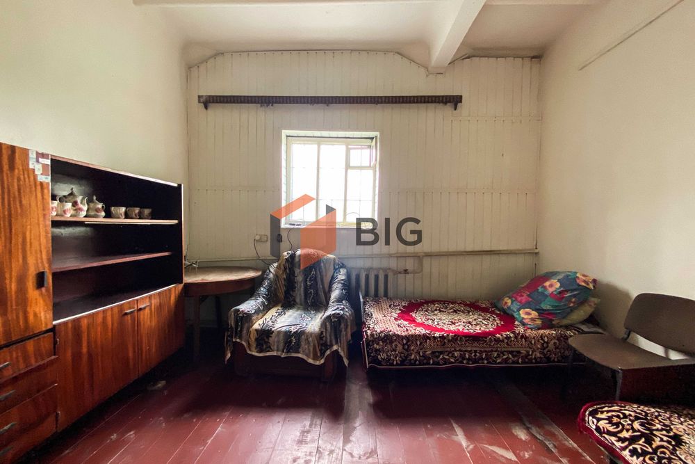 Продається цегляна будівля з повною інфраструктурою