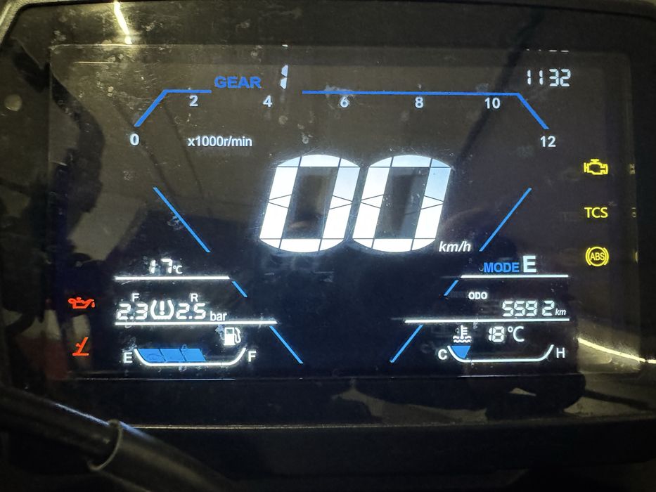 Voge 525 dsx - 5000kms - c/ top case