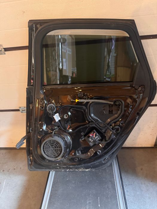 Drzwi Audi A6 C7 kombi prawy tył LY8X