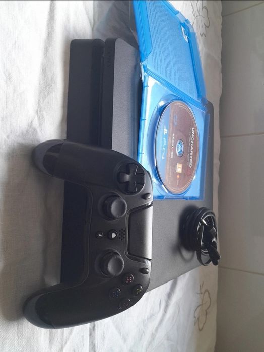 Playstation 4 slim
