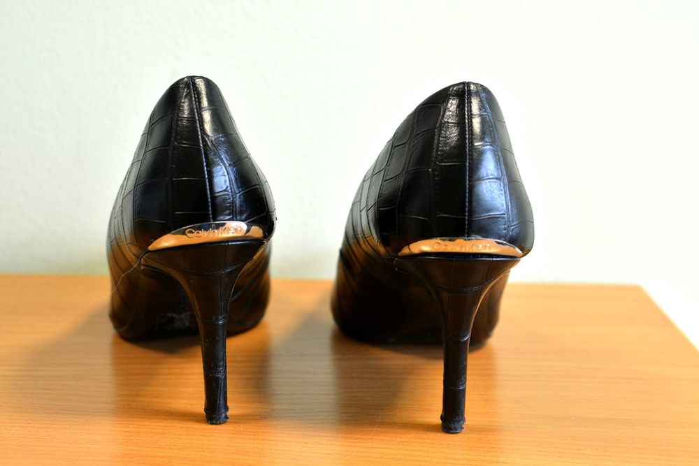 Buty damskie szpilki czółenka Calvin Klein czarne rozmiar 39,5