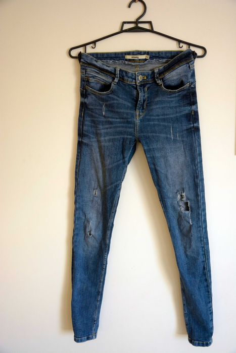 Spodnie jeansowe z dziurami Sinsay