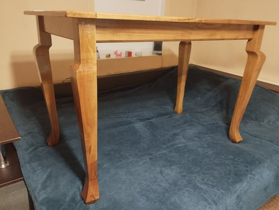 Кухонный стол с табуретками