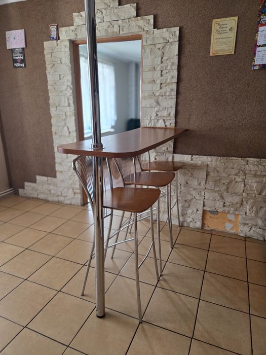 Stolik / blat / bufet + 3 krzesła