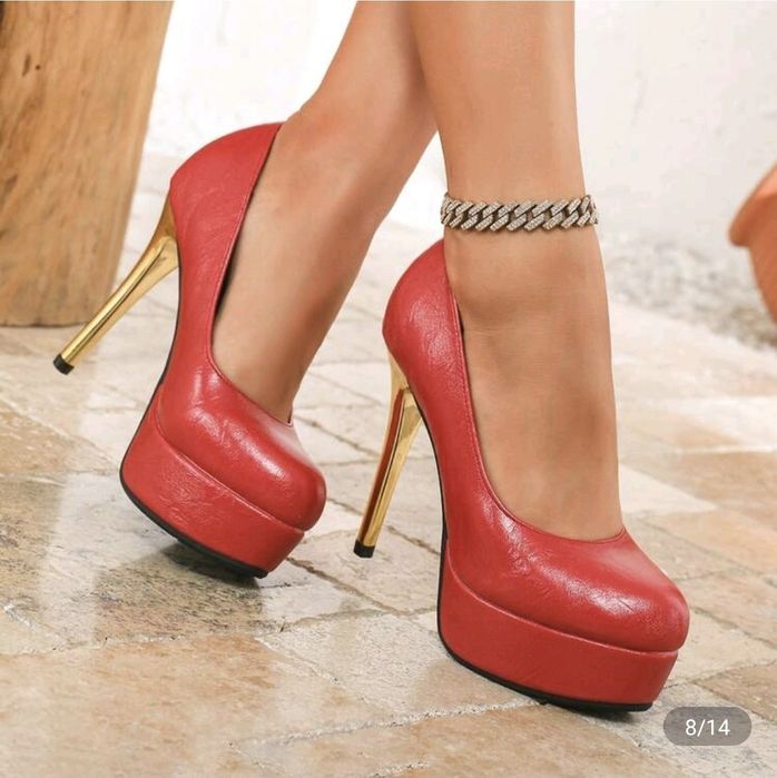 Salto alto agulha dourado