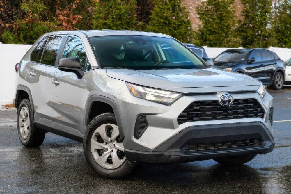 Toyota RAV4      2023