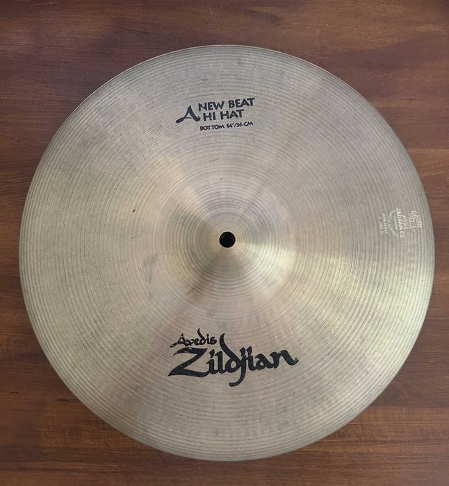 Par de pratos Hi-Hat Zildjian New Beat de 14 polegadas