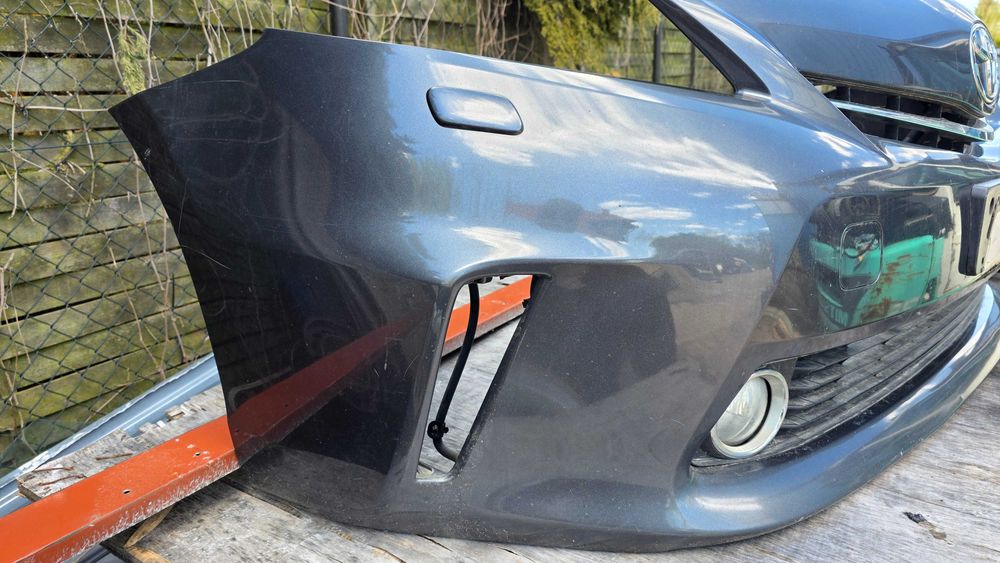 Zderzak przód przedni Toyota Prius Plus + ZVW40