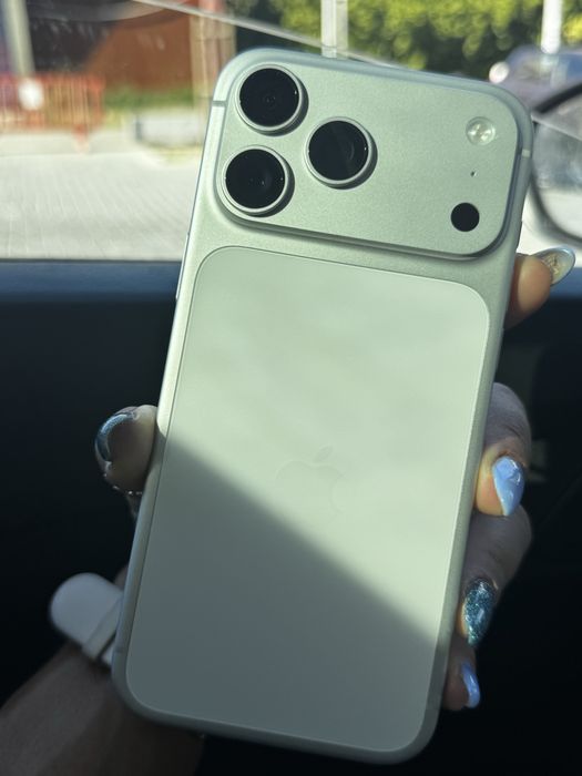NOVO TOTAL! Iphone 17 ProMax 256g Silver — NOVO ler descricao! | Nunca configurado | zero ciclos de carregamento