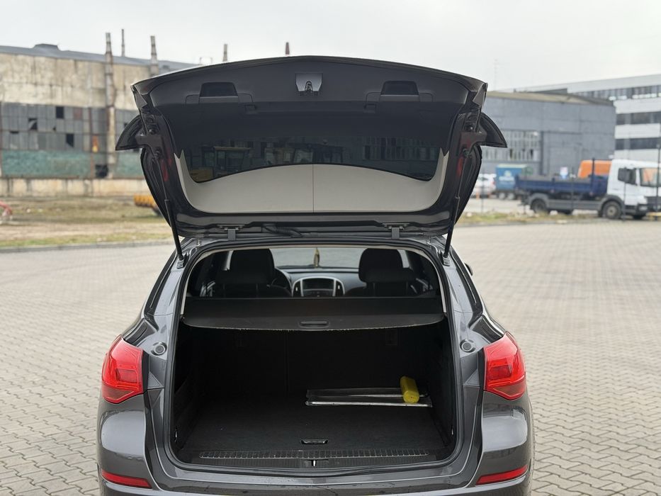 Продам Opel Astra j 2011p