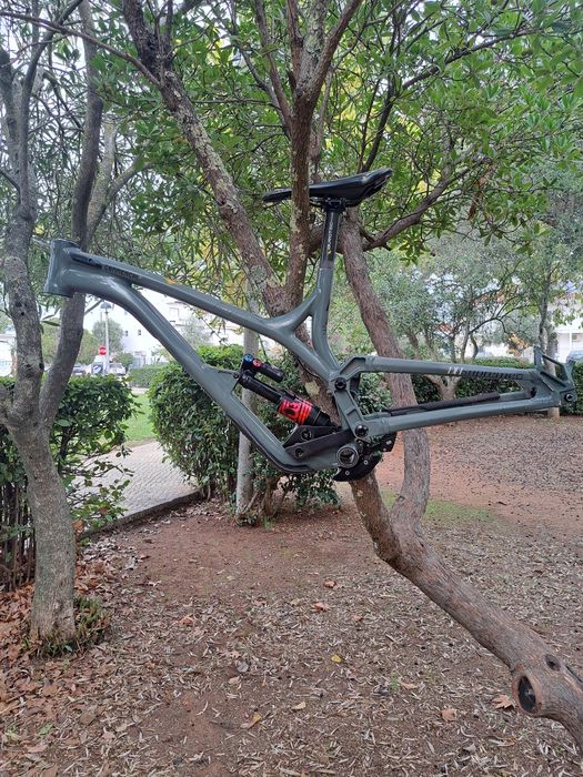 Vendo quarto commencal supreme V4.5 downhill tamanho L