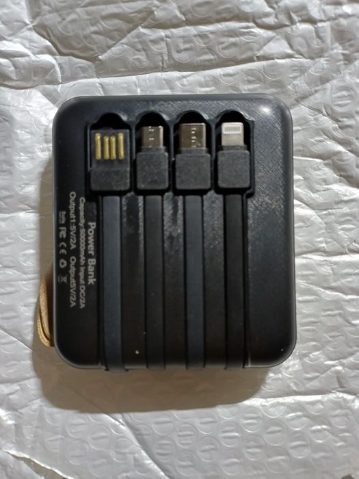 Power bank auxiliar de telemóvel.